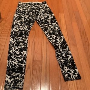 Abercrombie and Fitch velvet embossed leggings